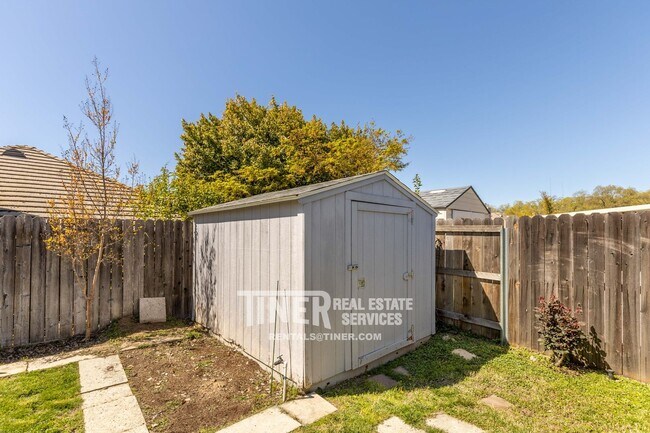 Building Photo - 8052 Phoebe Way