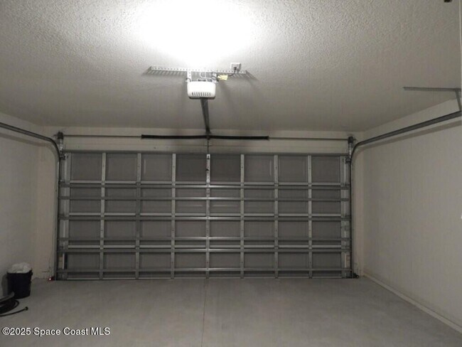 Building Photo - 1650 Wyoming Dr SE