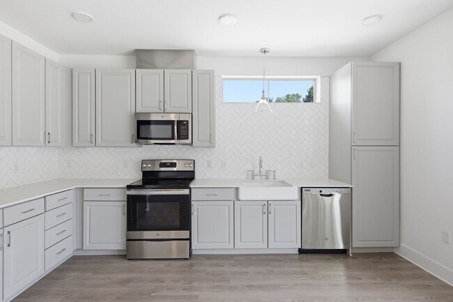 Building Photo - Beautiful 2 bedroom, 2 bathroom home in Gated Sunset Valley Community!!!