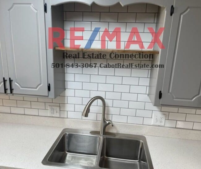 Building Photo - Sorry No Smoking/Vaping and Pets Permitted...