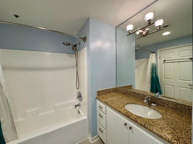 Building Photo - Enjoy the Best of Pasadena from This Beautifully Maintained Condo