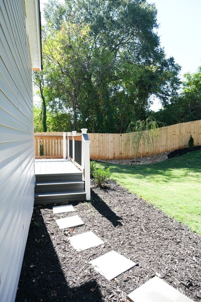 Building Photo - Charming 2BR/2BA Home