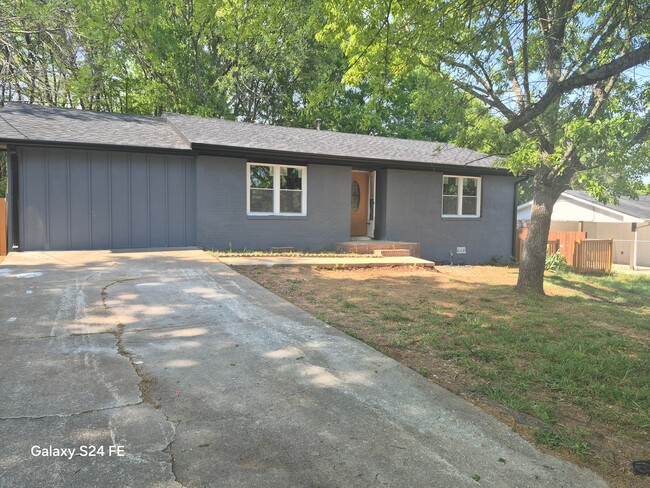 Building Photo - 120 N Williams St