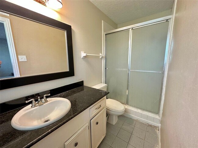 Building Photo - 1765 Hialeah Dr