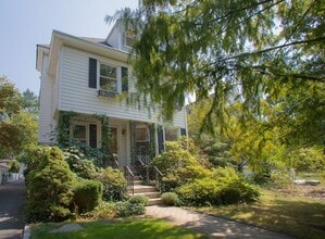 Building Photo - 82 Elm St