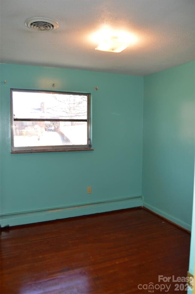 Building Photo - 516 S Green St