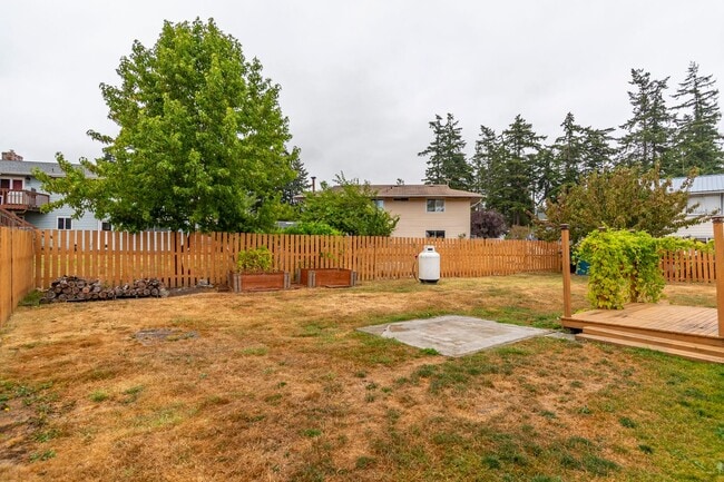 Building Photo - Welcome to this 3 Bed 2 Bath Home Close To Town