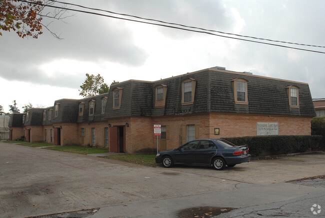 Primary Photo - Sweetgum Apartments