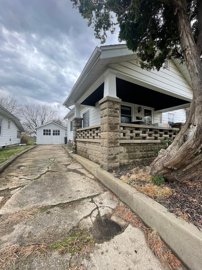 Building Photo - 1 Bedroom House Near Columbian Park
