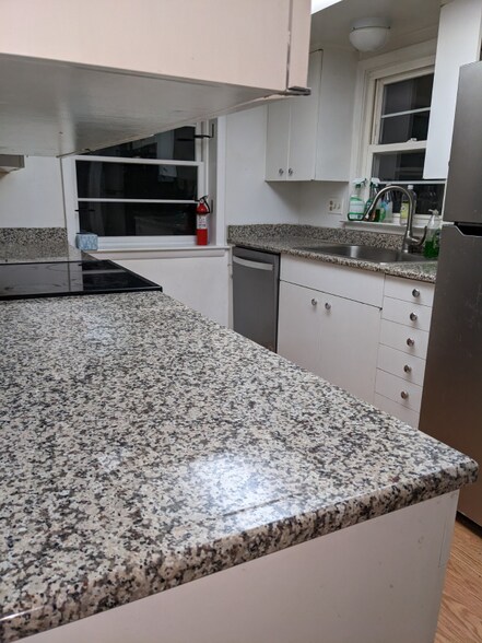 Building Photo - 734 Trephanny Ln