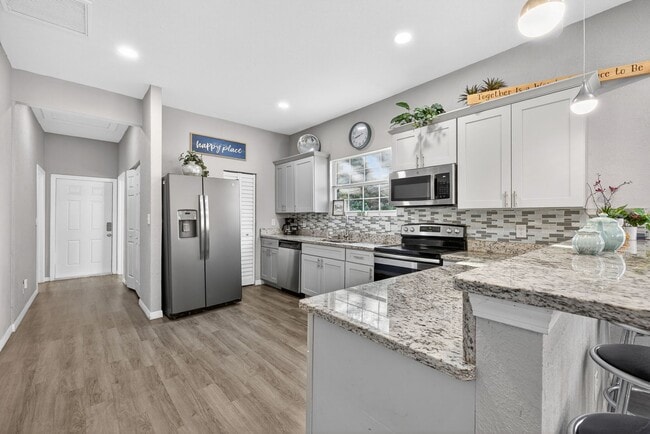 Building Photo - Updated Tampa Home – Prime Central Location 4 Beds - 2 Baths!