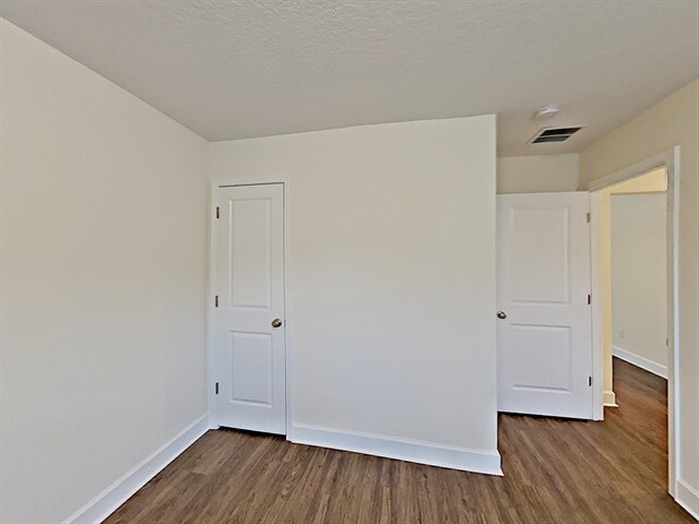 Building Photo - 2433 S Park Ave