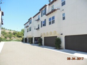 Building Photo - 3BD 2.5BA 2CAR Garage