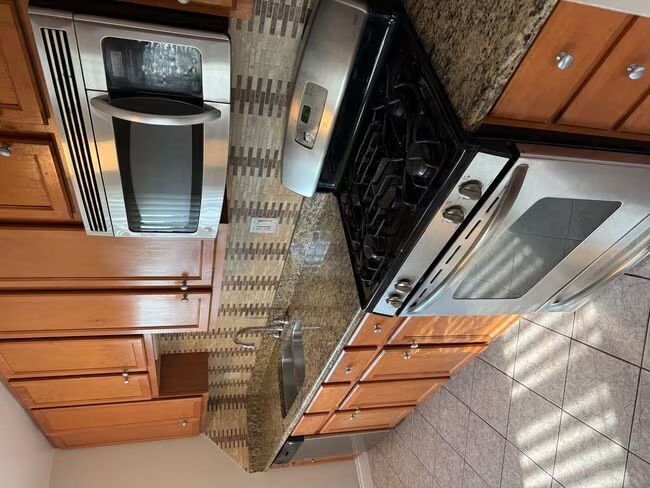 Building Photo - 7314 S Oak St