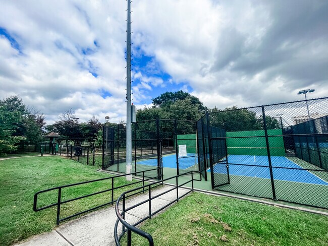 2 Individual Tennis Courts - 901A S Scott St