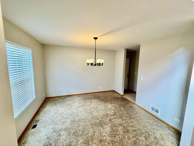 Building Photo - 384 Horizon Ln