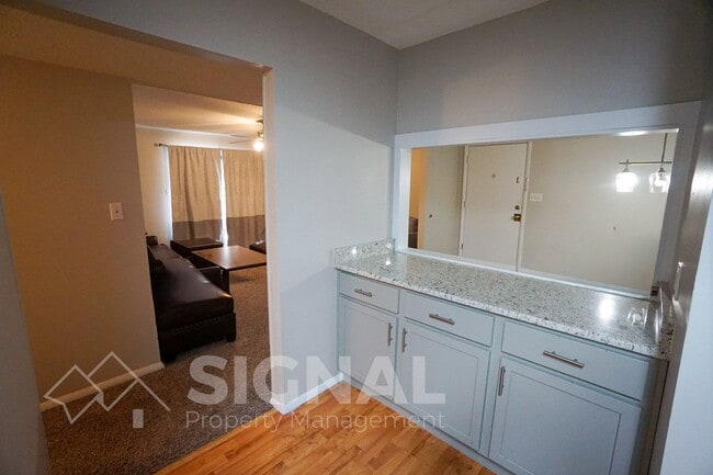 Building Photo - 616 Woodland Vlg
