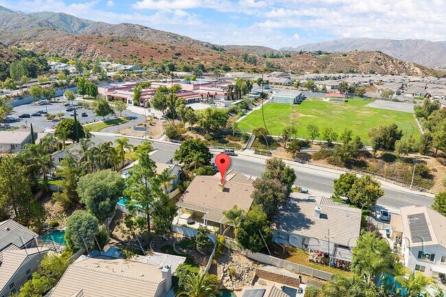 Building Photo - Elegant 4 Bed/2 Bath Home In Desirable North Shore Community!