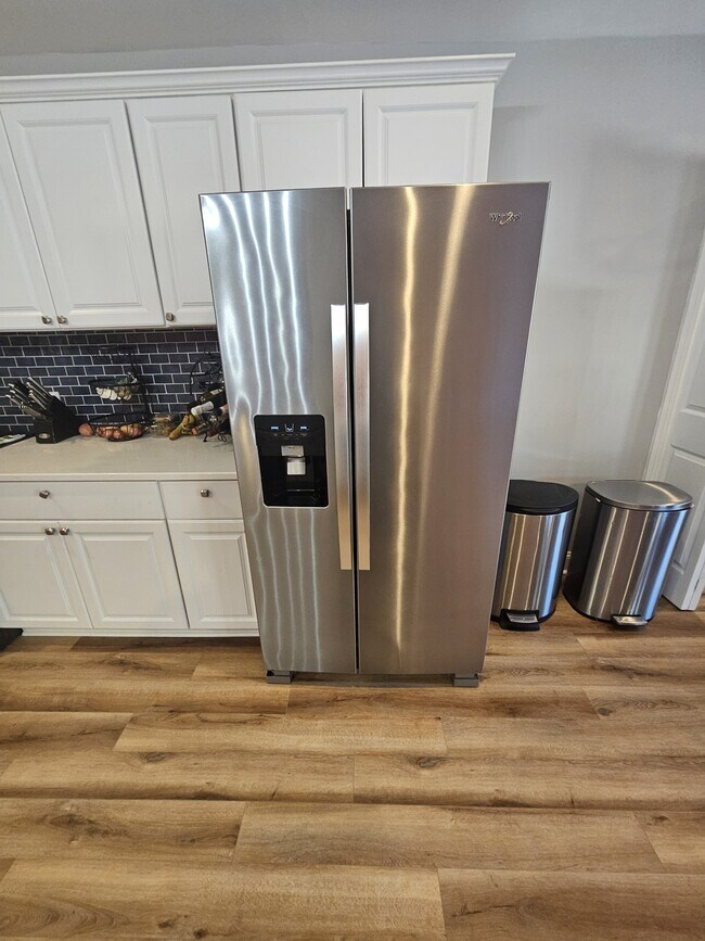 Building Photo - 2737 Celia Ave