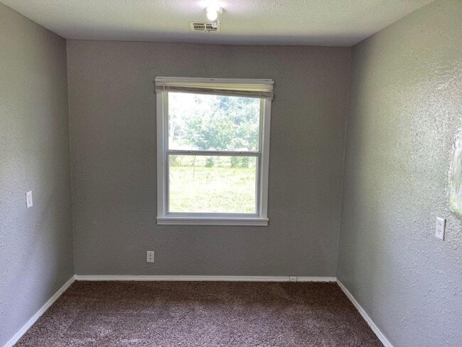 Building Photo - Cute 3 bed in Bethany!