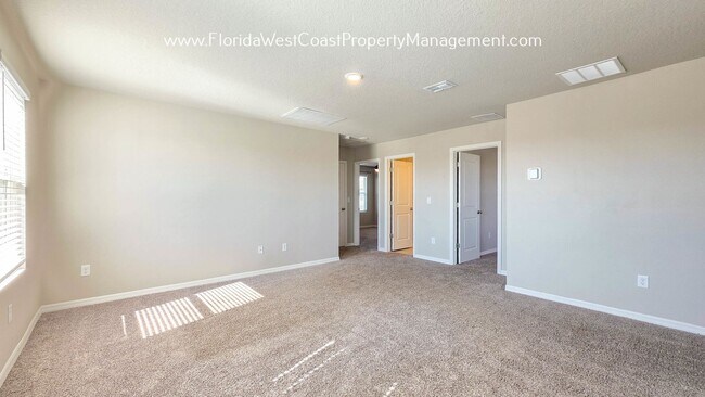 Building Photo - BRILLIANT and SPACIOUS! 4 BEDROOM/2.5 BATH PLUS LARGE BONUS-FLEX SPACE and FENCED YARD!