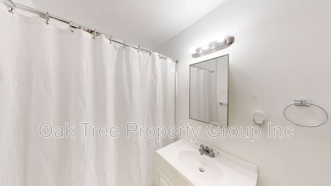 Building Photo - 1648 Russell St