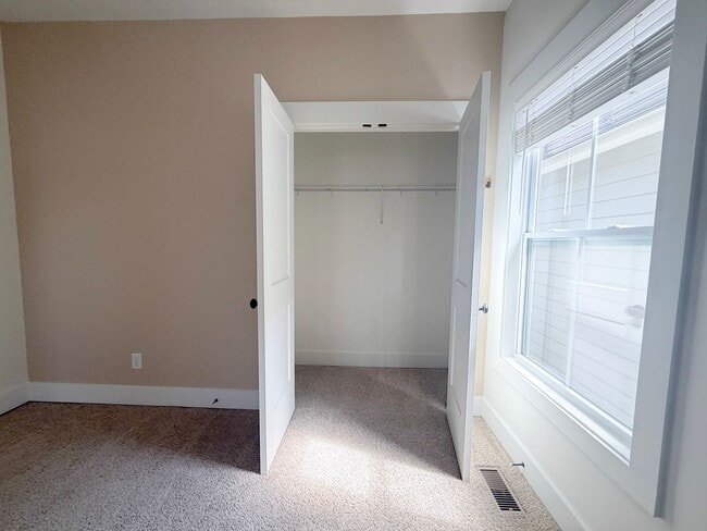 Building Photo - 208 Allison Way