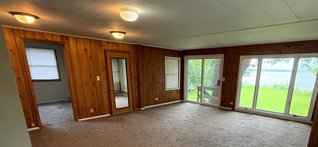 Building Photo - 709 Lake Shore Dr