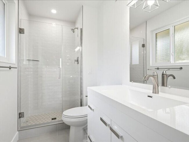 Building Photo - BOUNTIFUL New Remodeled 4 bed 3 bath home