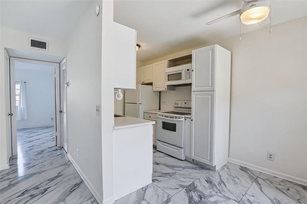 Building Photo - 1405 Miami Rd