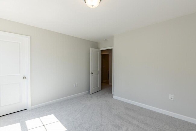 Building Photo - 50 Maximus Cir