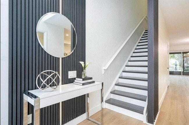 Building Photo - 7022 Cadiz Blvd