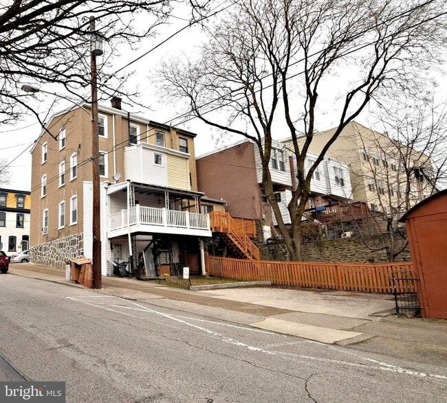 Building Photo - 140 Kalos St