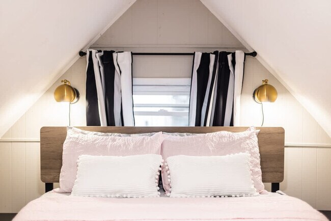 Building Photo - 6011 Ellen Ave