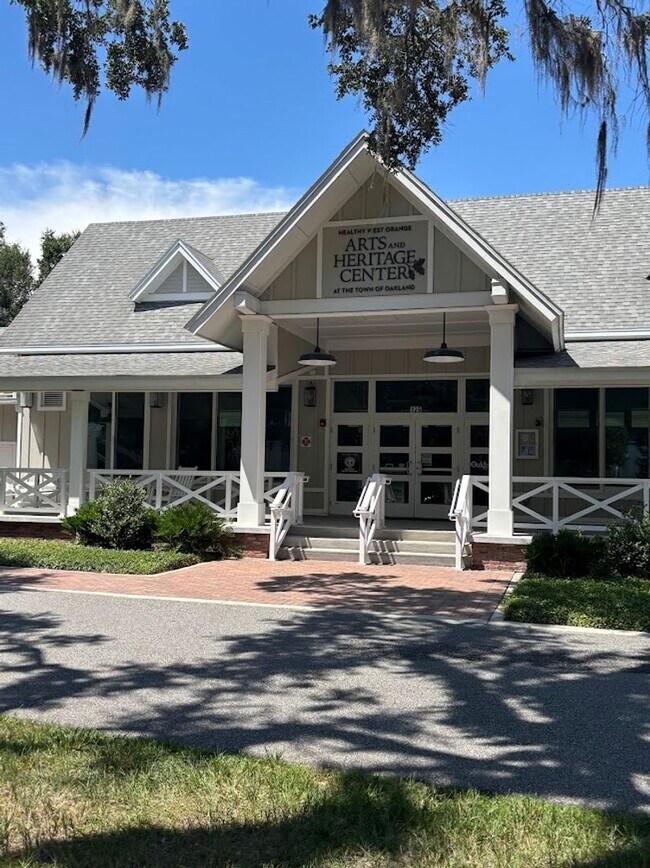 Building Photo - Charming 3/2 Next to the West Orange Trail