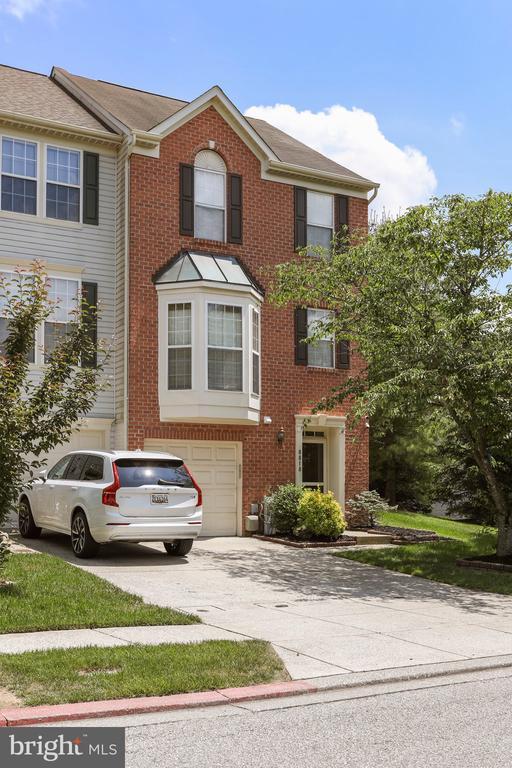 Building Photo - 8818 Papillon Dr