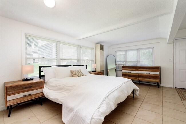 Building Photo - 9501 Upland Dr