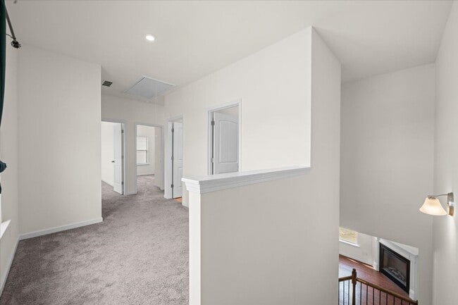 Building Photo - 1407 Red Hill Dr