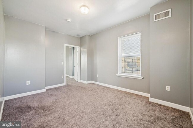 Building Photo - 138 N King St