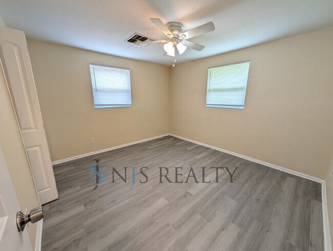 Building Photo - 3814 Linkwood St