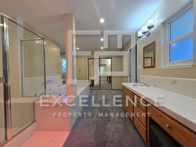 Building Photo - 3087SF 2 Story 5/2.5 House - Community Cabana, Pets Ok, 3 Fireplaces, Beautiful Updated Kitchen