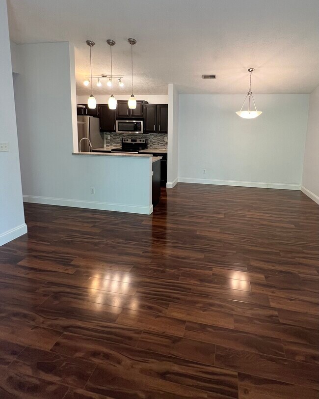 Building Photo - 8859 Eagleview Dr