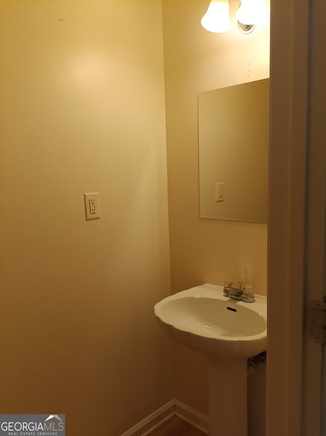 Building Photo - 3049 Fields Dr