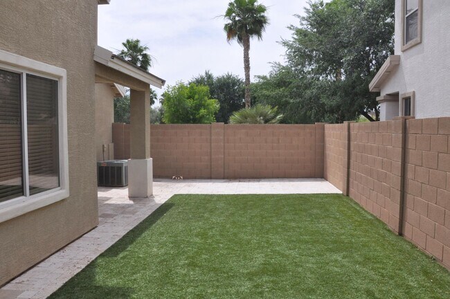 Building Photo - Beautiful gated Mesa Home!