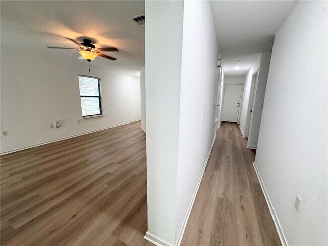 Building Photo - 9000 Stambourne St