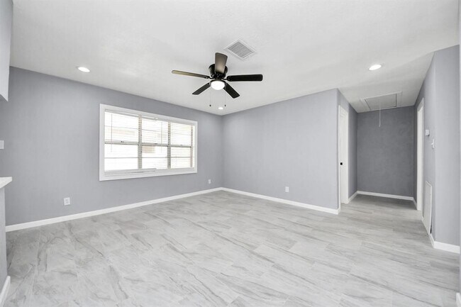 Building Photo - 5103 Karu Dr