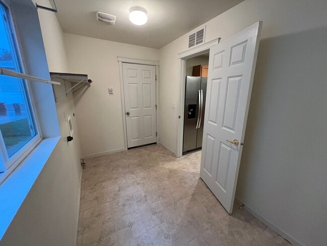 Building Photo - 3 Bedroom DuPont Home with Loft