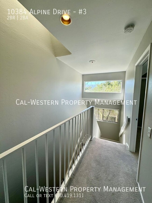 Building Photo - Beautiful 2 bedroom 1.5 townhome, nestled ...