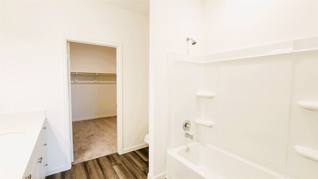 Building Photo - 6335 Highland Trl Dr