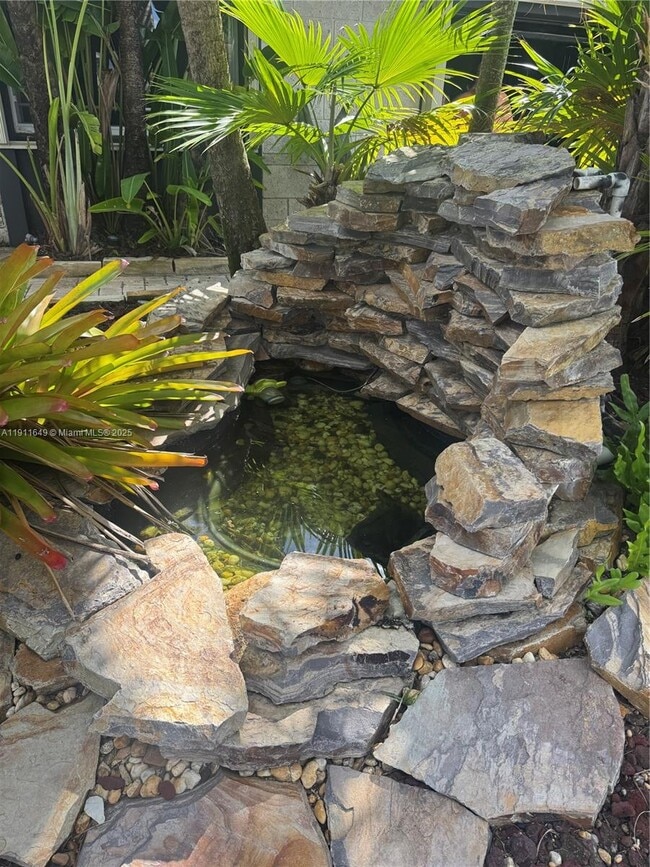 Building Photo - 6905 SW 148th Ct